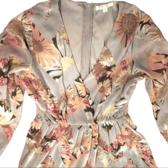 Floral Chiffon Bell Sleeves‎ Cinched Waist Mini Dress Medium - Picture 3 of 5